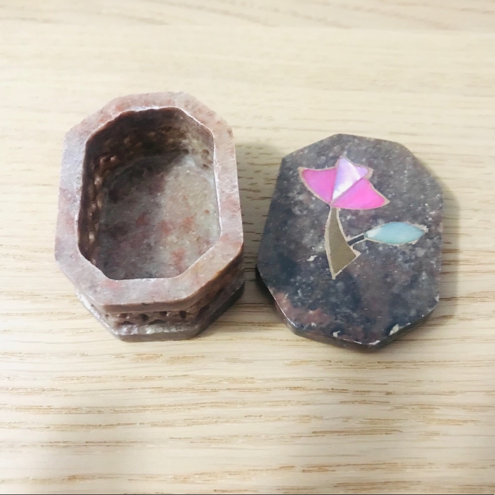 Tiny marble carved jewelry box. Bundle promo: send offer - 5 items for $35 🌸 - Picture 2 of 5